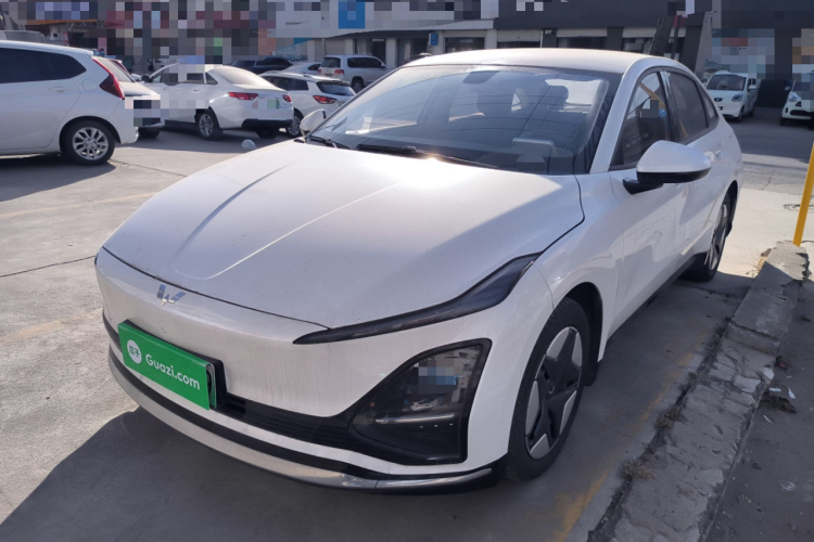 五菱汽车 五菱E5 2024款 410km 标准版车身外观1