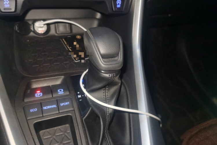 丰田 RAV4荣放 2022款 2.0L CVT两驱都市版中控内饰18