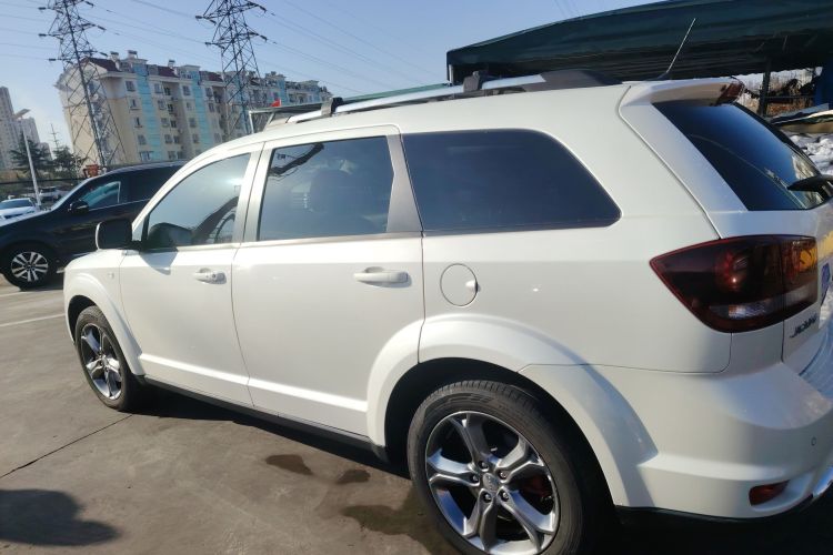 道奇 酷威 2016款 2.4L 两驱旅行版车身外观4