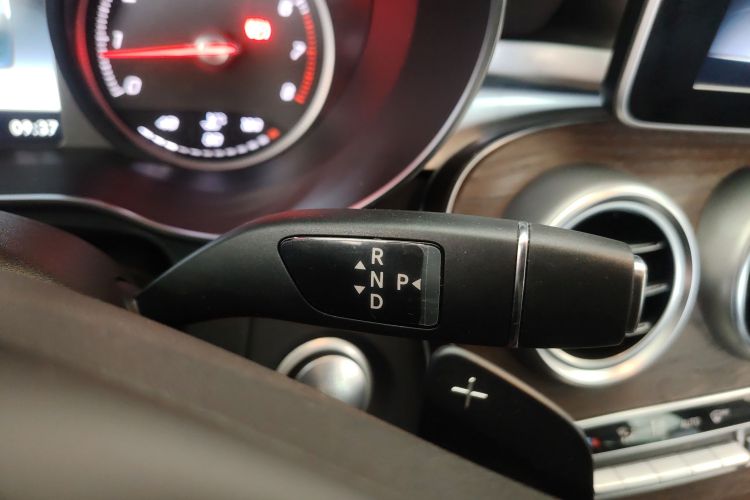 奔驰GLC 2018款 GLC 300 4MATIC 动感型局部细节18