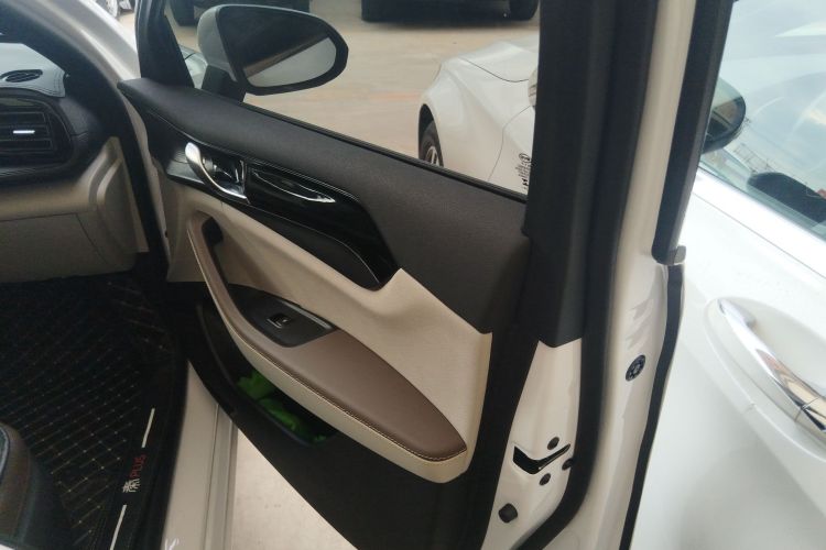 比亚迪 秦PLUS 2024款 荣耀版 DM-i 55KM领先型中控内饰42