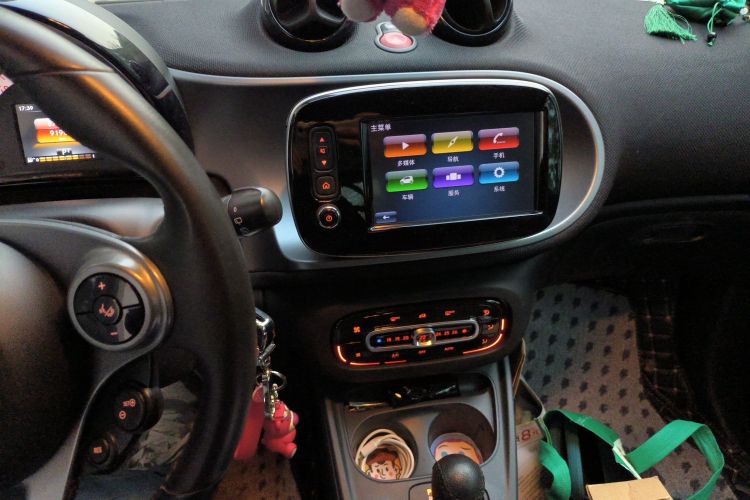 smart fortwo 2017款 1.0L 52千瓦新声特别版 国V中控内饰16