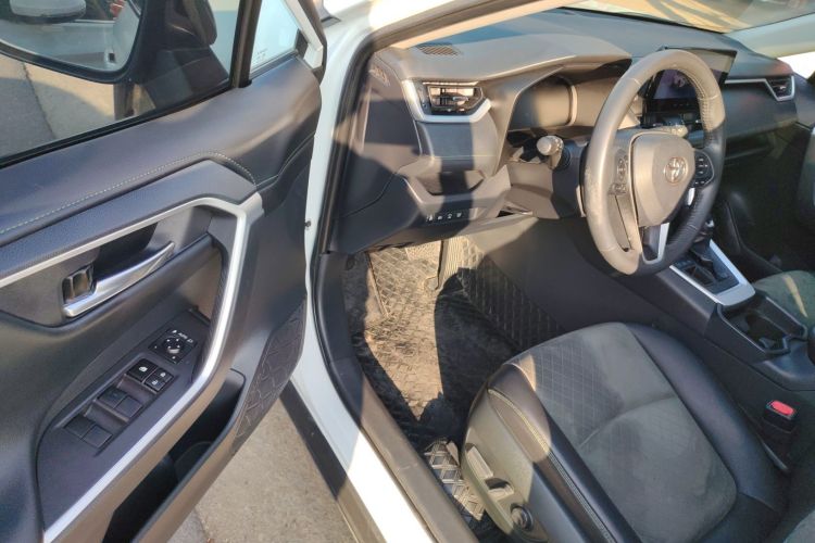 丰田 RAV4荣放 2023款 2.0L CVT四驱探险Plus版中控内饰7003