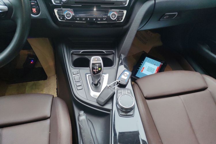 宝马3系 2019款 320Li M豪华套装中控内饰18