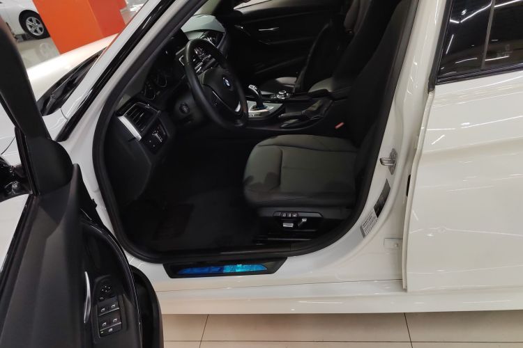 宝马3系 2017款 320Li M运动型局部细节19