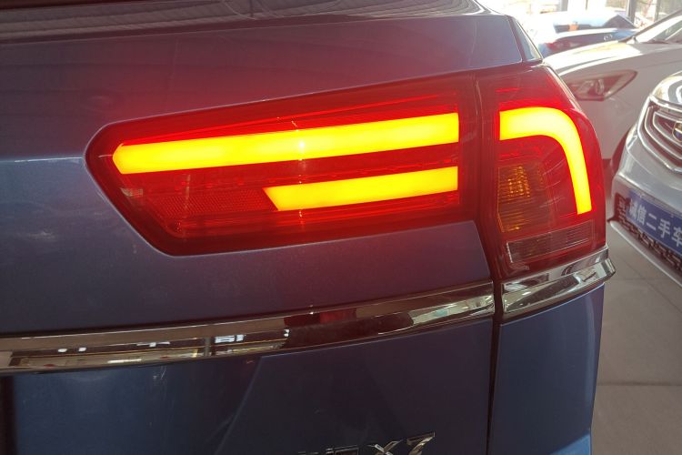 众泰 大迈X7 2017款 2.0T DCT至尊型车身外观9