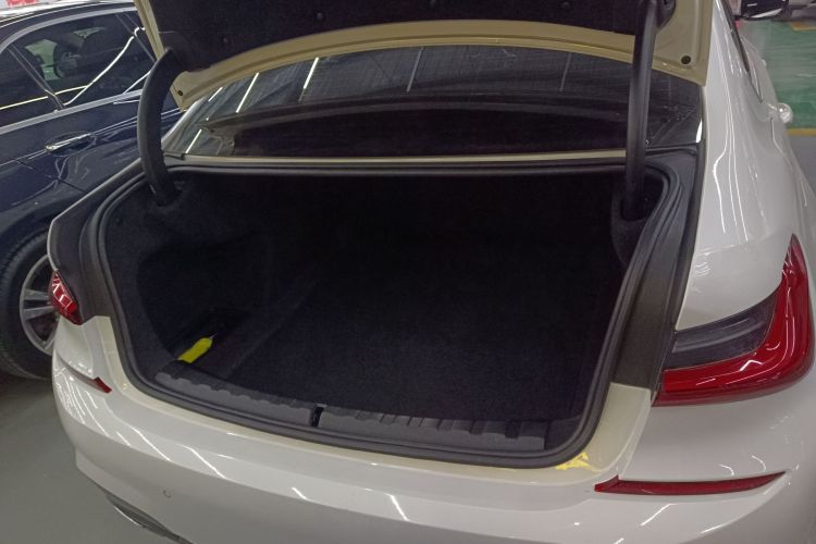 宝马3系 2021款 320Li M运动套装机舱底盘23