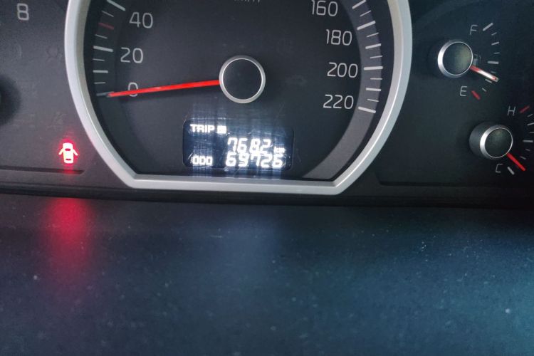 起亚 狮跑 2013款 2.0L 手动两驱版GL中控内饰15