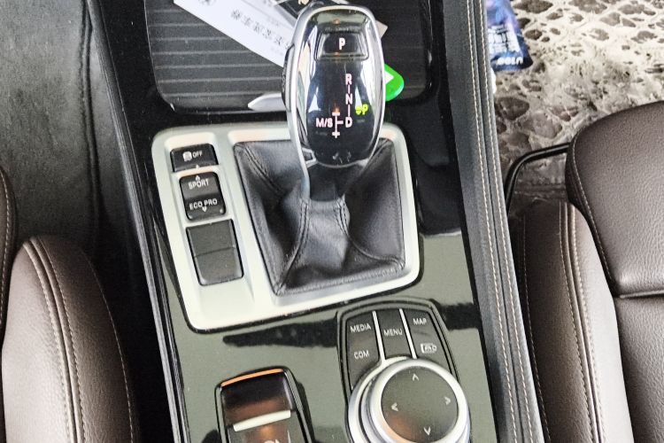 宝马1系 2021款 改款 120i M运动曜夜版中控内饰18