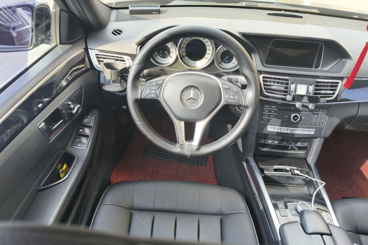 奔驰E级 2015款 E 200 L 运动型中控内饰13
