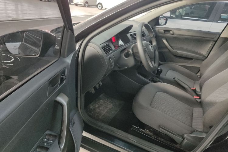 大众 桑塔纳 2018款 1.5L 手动风尚版中控内饰20