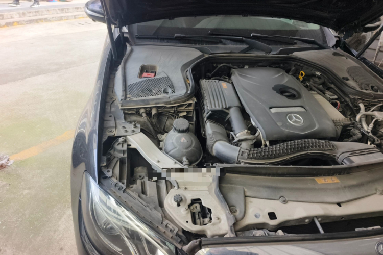 奔驰E级 2016款 E 300 L 豪华型局部细节9006