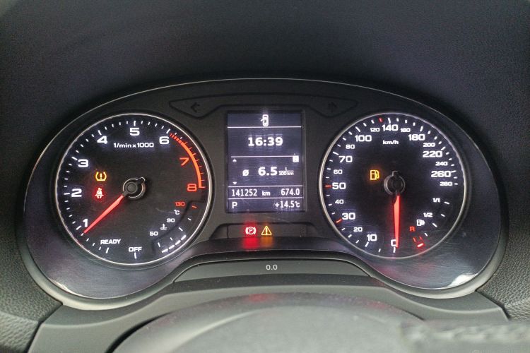 奥迪A3 2018款 30周年年型 Limousine 35 TFSI 时尚型局部细节14