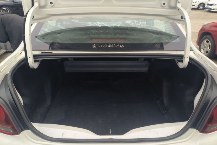 标致301 2018款 1.6L 手动舒适版机舱底盘23