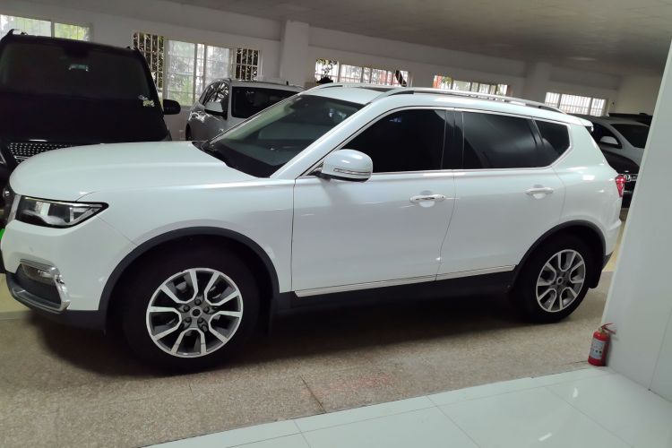 哈弗H7 2017款 红标H7 2.0T 自动豪华型车身外观4