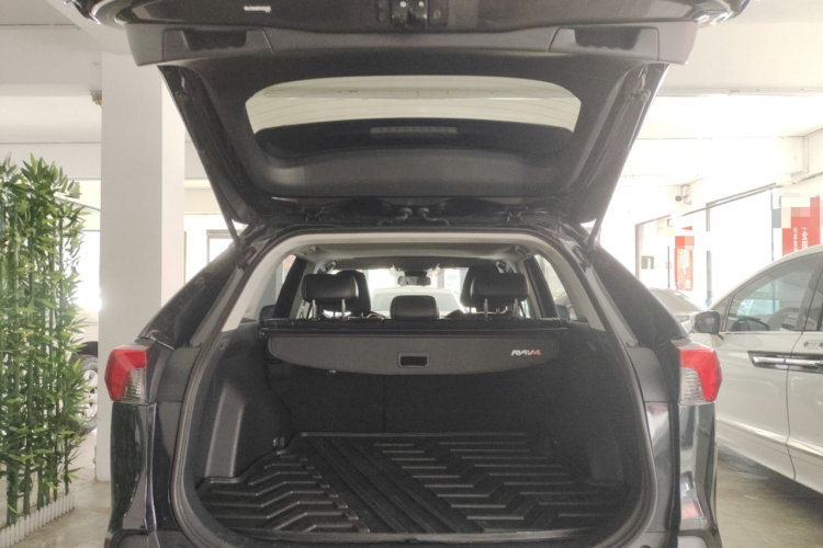 丰田 RAV4荣放 2020款 2.0L CVT两驱风尚版机舱底盘23