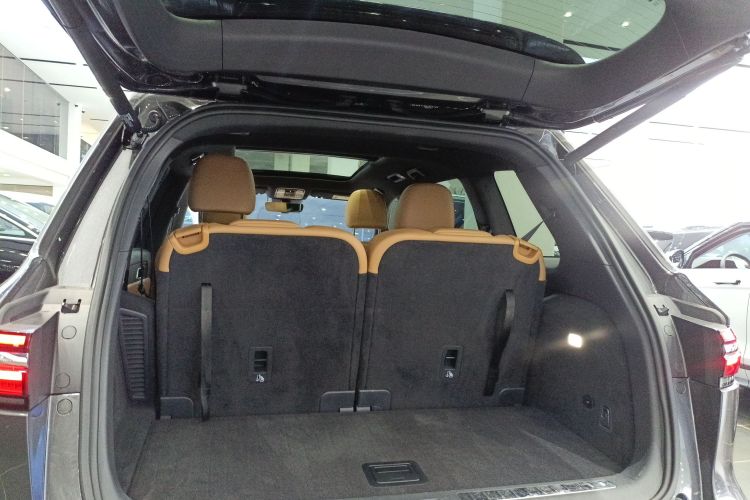 理想汽车 理想ONE 2021款 增程6座版机舱底盘23