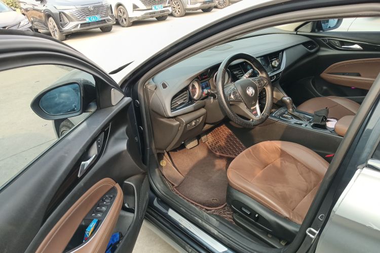 别克 君威 2019款 20T 精英型 国V中控内饰20