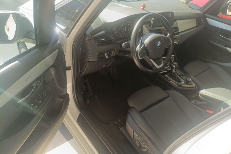 宝马2系旅行车 2016款 220i 领先型中控内饰20