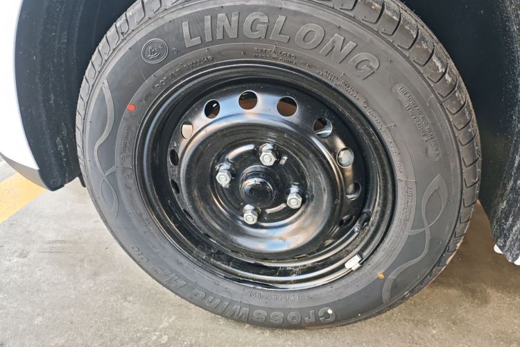 五菱汽车 五菱宏光新能源 2024款 纯电版 300KM 标准型车身外观6007