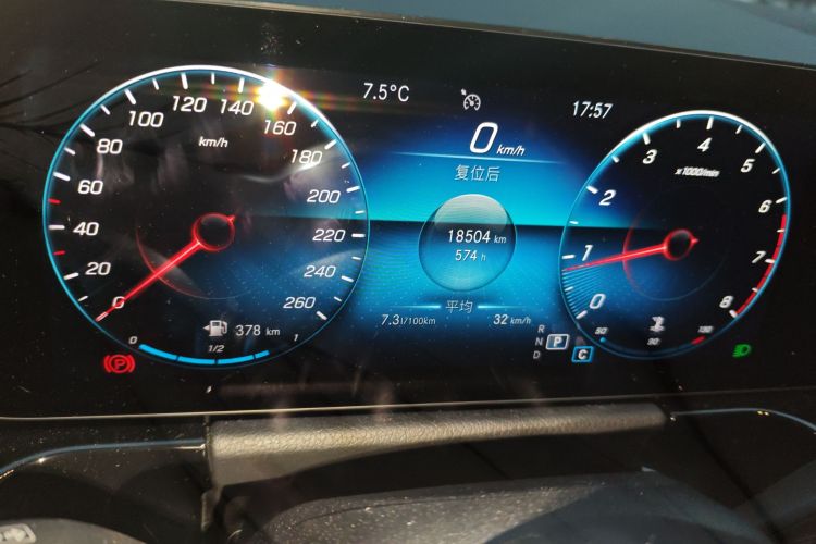 奔驰GLA 2020款 GLA 200中控内饰15