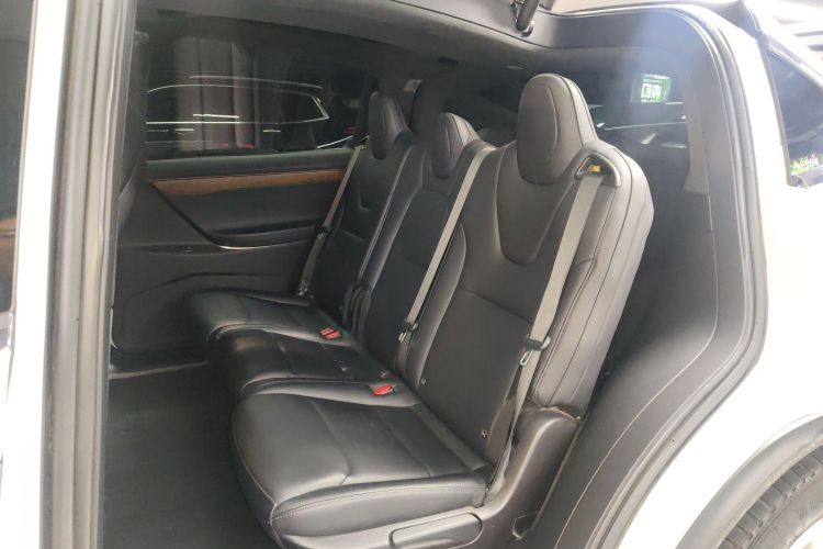 特斯拉 Model X 2020款 长续航升级版中控内饰21