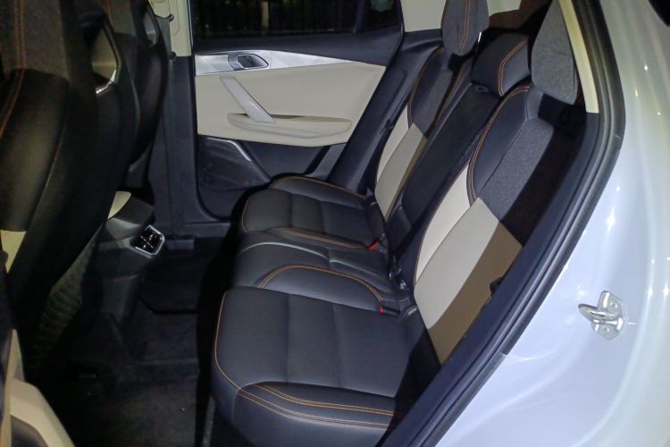 领克06 EM-P 2022款 PHEV 84KM续航版 Pro中控内饰7004