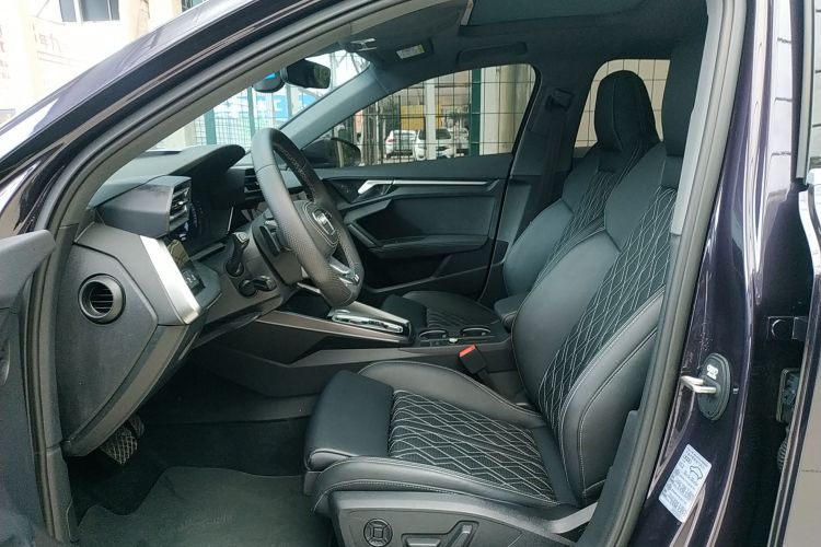 奥迪A3 2025款 A3L Limousine 35TFSI 飞驰尊享型 +豪华臻选包中控内饰19