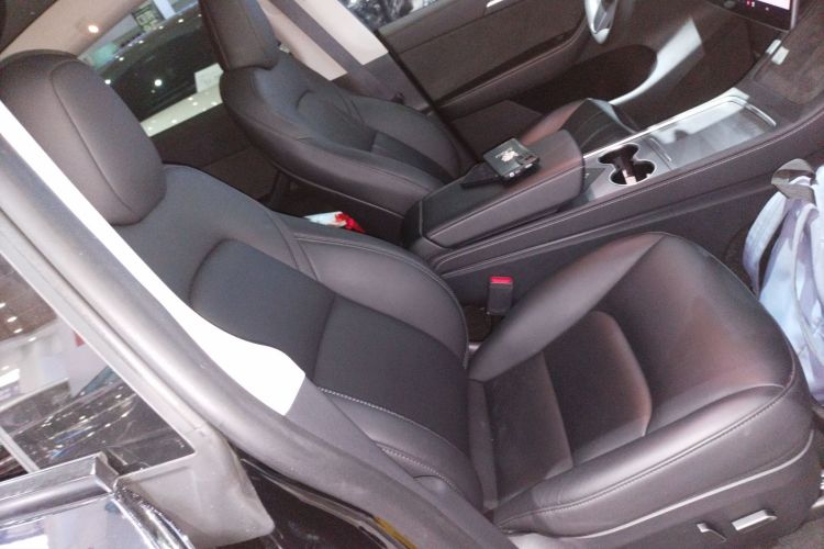 特斯拉 Model Y 2022款 改款 长续航全轮驱动版局部细节41