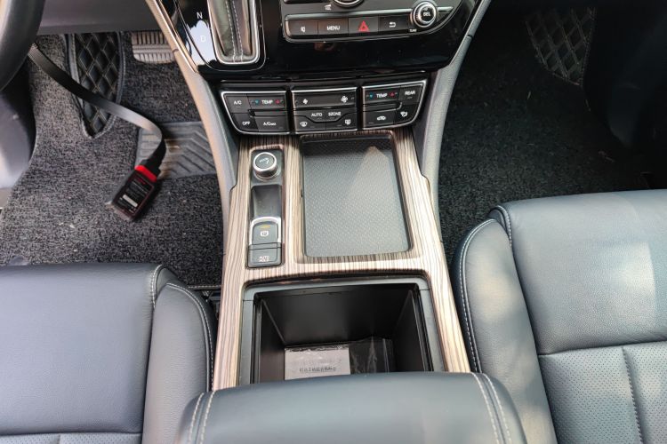 广汽传祺 传祺M8 2020款 领航款 390T 尊享版中控内饰18