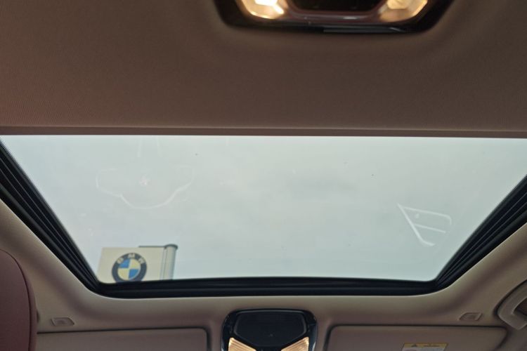 宝马3系 2025款 325i M运动套装中控内饰22