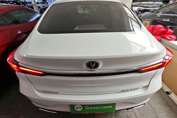 长安 逸动 2020款 PLUS 百万版 1.6L GDI CVT豪华型车身外观6