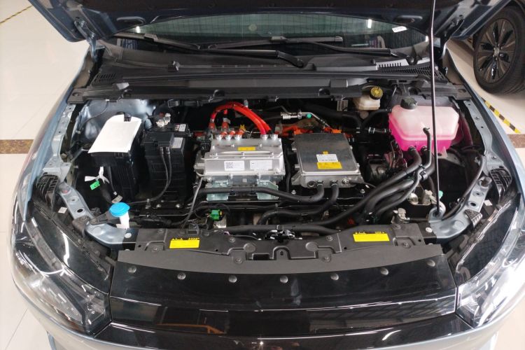 小鹏P5 2022款 460E+机舱底盘24