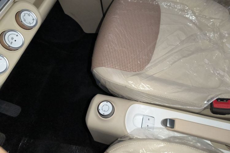 五菱汽车 宏光MINIEV 2024款 第三代 215km 青春版中控内饰18