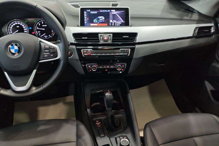 宝马X1 2019款 sDrive20Li 领先型中控内饰16