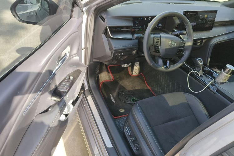 丰田 凯美瑞 2024款 双擎 2.0HXS 运动Plus版中控内饰20