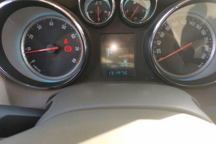 别克 英朗 2013款 GT 1.6L 自动时尚版中控内饰15