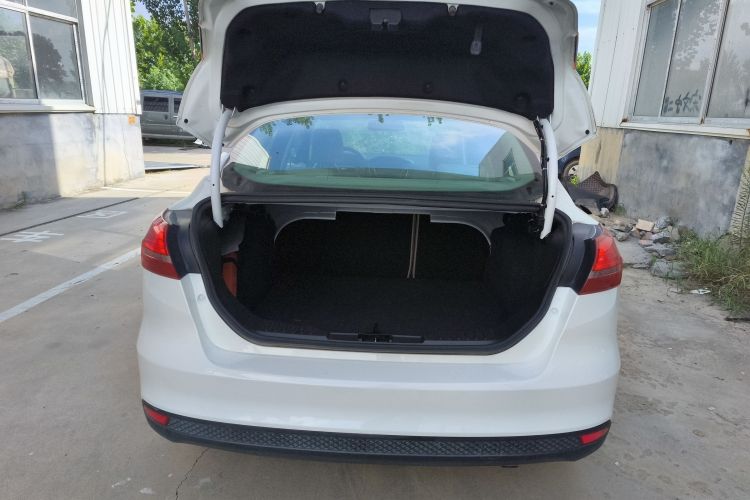 福特 福克斯 2015款 三厢 1.6L 自动舒适型局部细节23