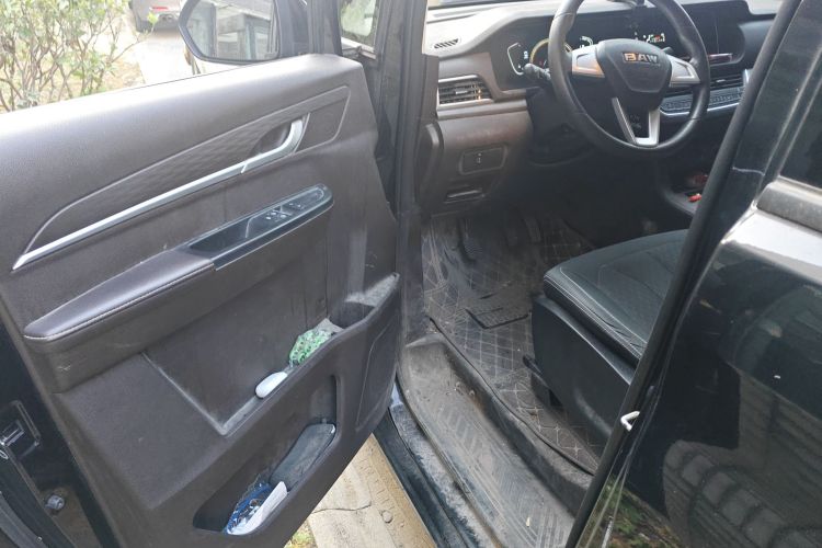 BAW北汽制造 锐胜王牌M7 2023款 2.0L 长轴创富型 7座中控内饰7003