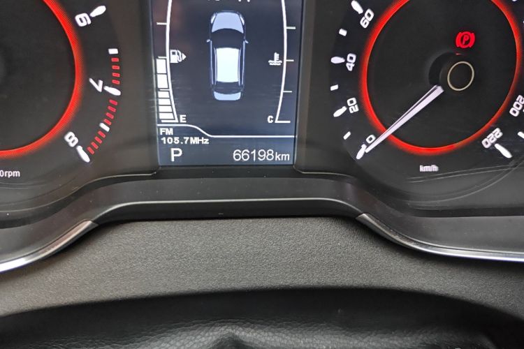 奇瑞 艾瑞泽5 2016款 1.5L CVT领潮版中控内饰15