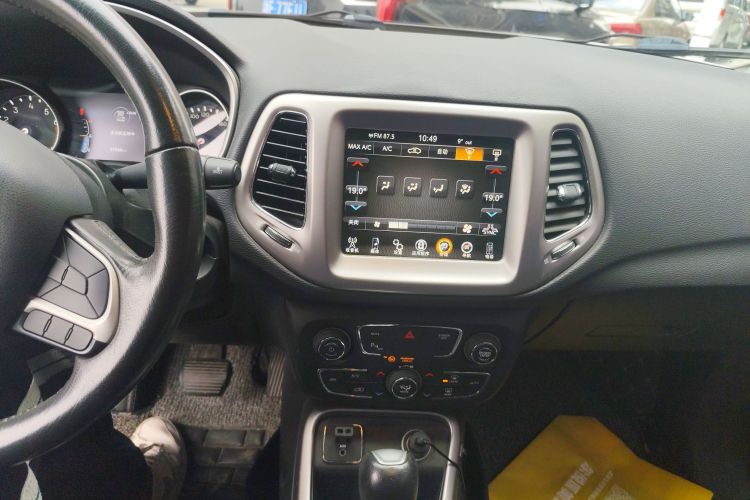 Jeep 指南者 2017款 200T 自动家享版中控内饰16