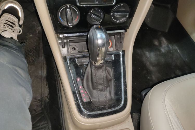 大众 宝来 2014款 1.6L 自动舒适型中控内饰18