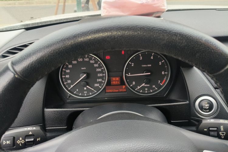 宝马X1 2015款 sDrive18i 时尚晋级版中控内饰14