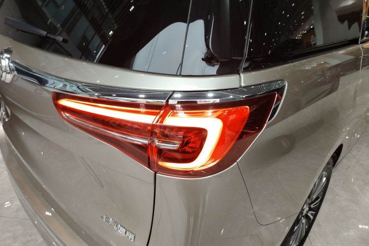 别克GL8 2023款 ES陆尊 豪华型车身外观9