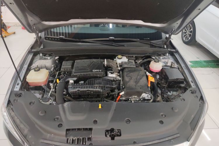 比亚迪 秦PLUS 2023款 冠军版 DM-i 55KM领先型机舱底盘24