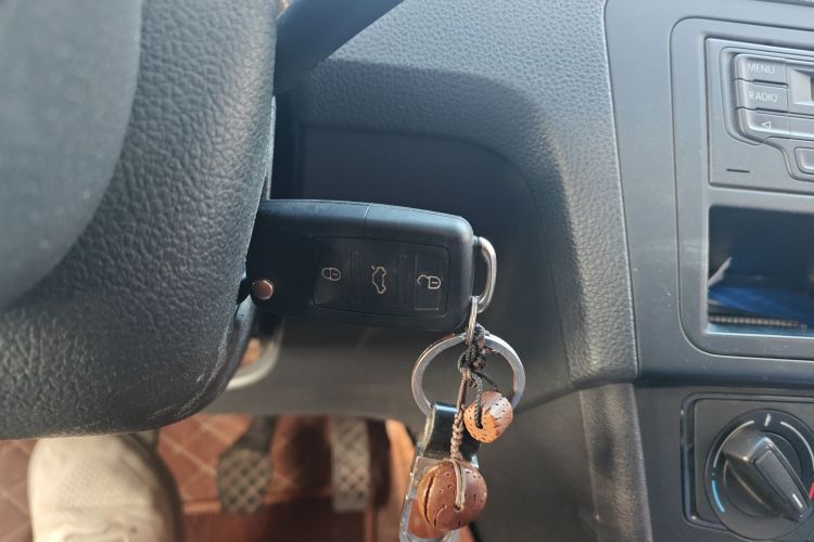 大众 桑塔纳 2015款 1.6L 手动风尚版中控内饰11