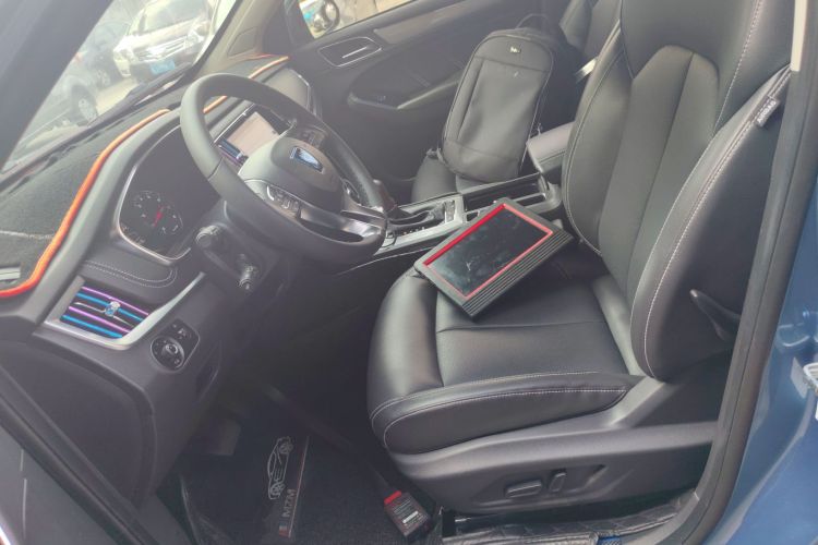 荣威RX5 2019款 20T 两驱自动Ali智联网铂金版中控内饰19