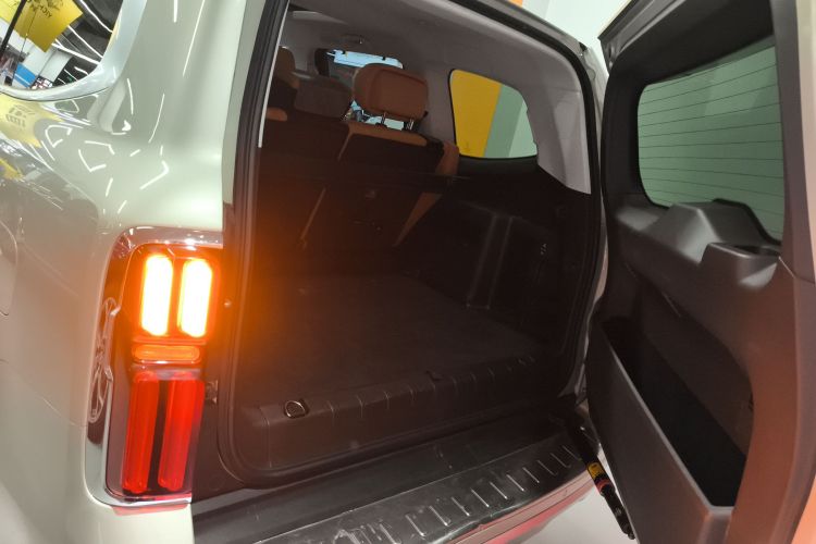 坦克500 2022款 3.0T 商务版 造境型 5座机舱底盘23