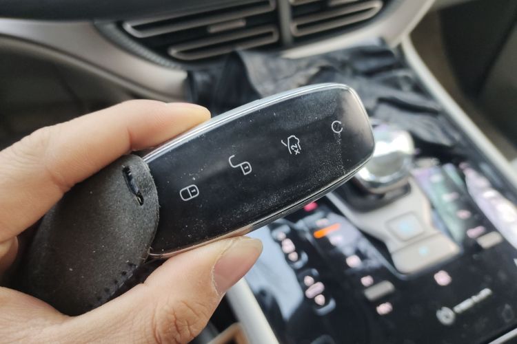 腾势D9 2022款 DM-i 970 四驱旗舰型中控内饰11