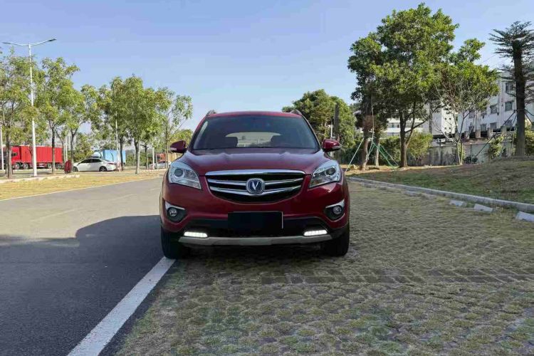 长安CS35 2016款 1.6L 手动豪华型 国V车身外观2